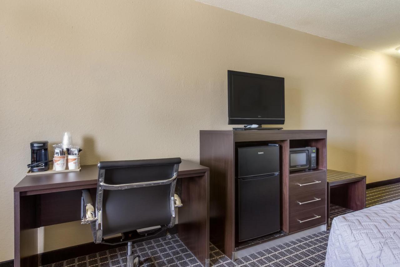 Econo Lodge *